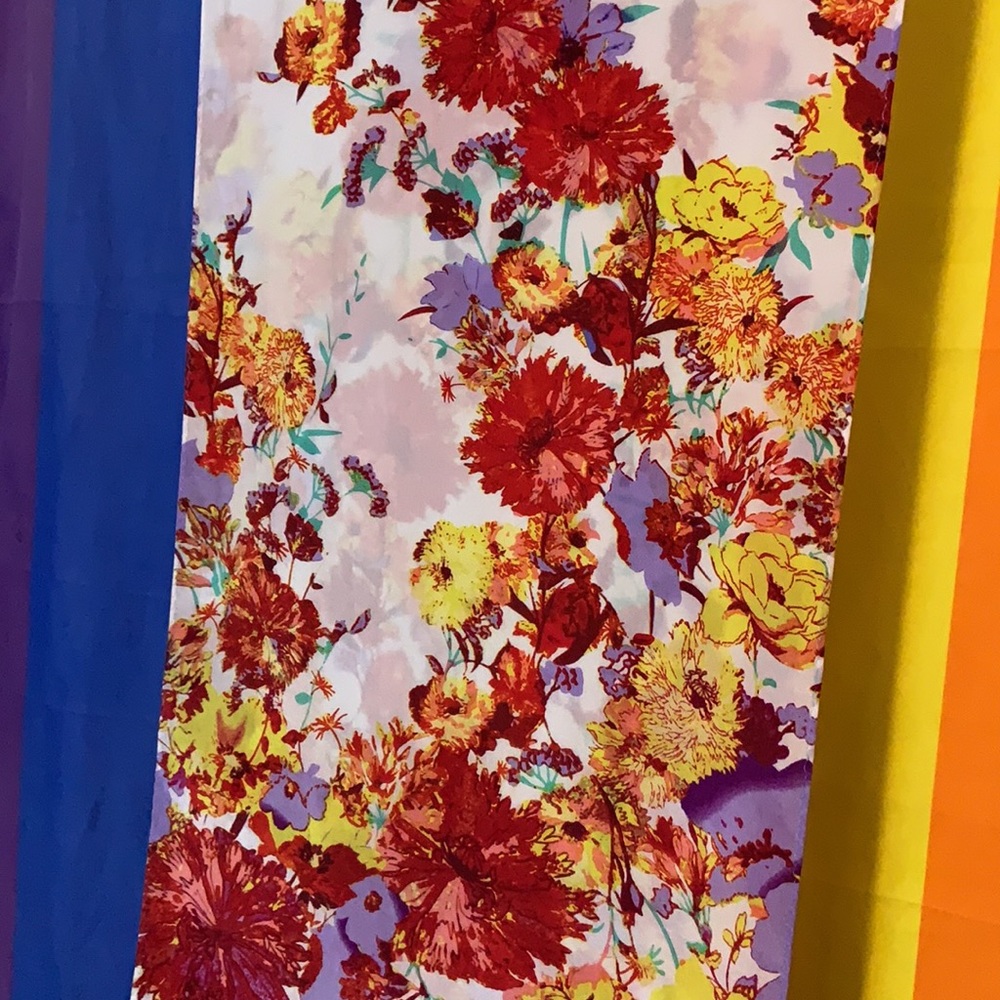 LAST CHANCE ✨ Jones New York Floral Scarf